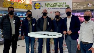 Lidl reconduit pour la quatrième année consécutive son contrat tripartite avec les 200 éleveurs de bœuf de race blonde d’Aquitaine de l’association Blonde du Pays d’Oc (via la SARL Sazy) et l’industriel Bigard. © DR Lidl reconduit pour la quatrième année consécutive son contrat tripartite avec les 200 éleveurs de bœuf de race blonde d’Aquitaine de l’association Blonde du Pays d’Oc (via la SARL Sazy) et l’industriel Bigard. © DR